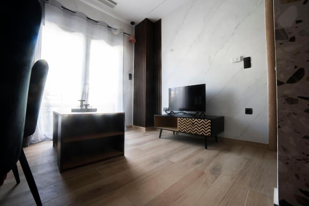 Coloris Rubrum Room Thessaloniki Exterior photo